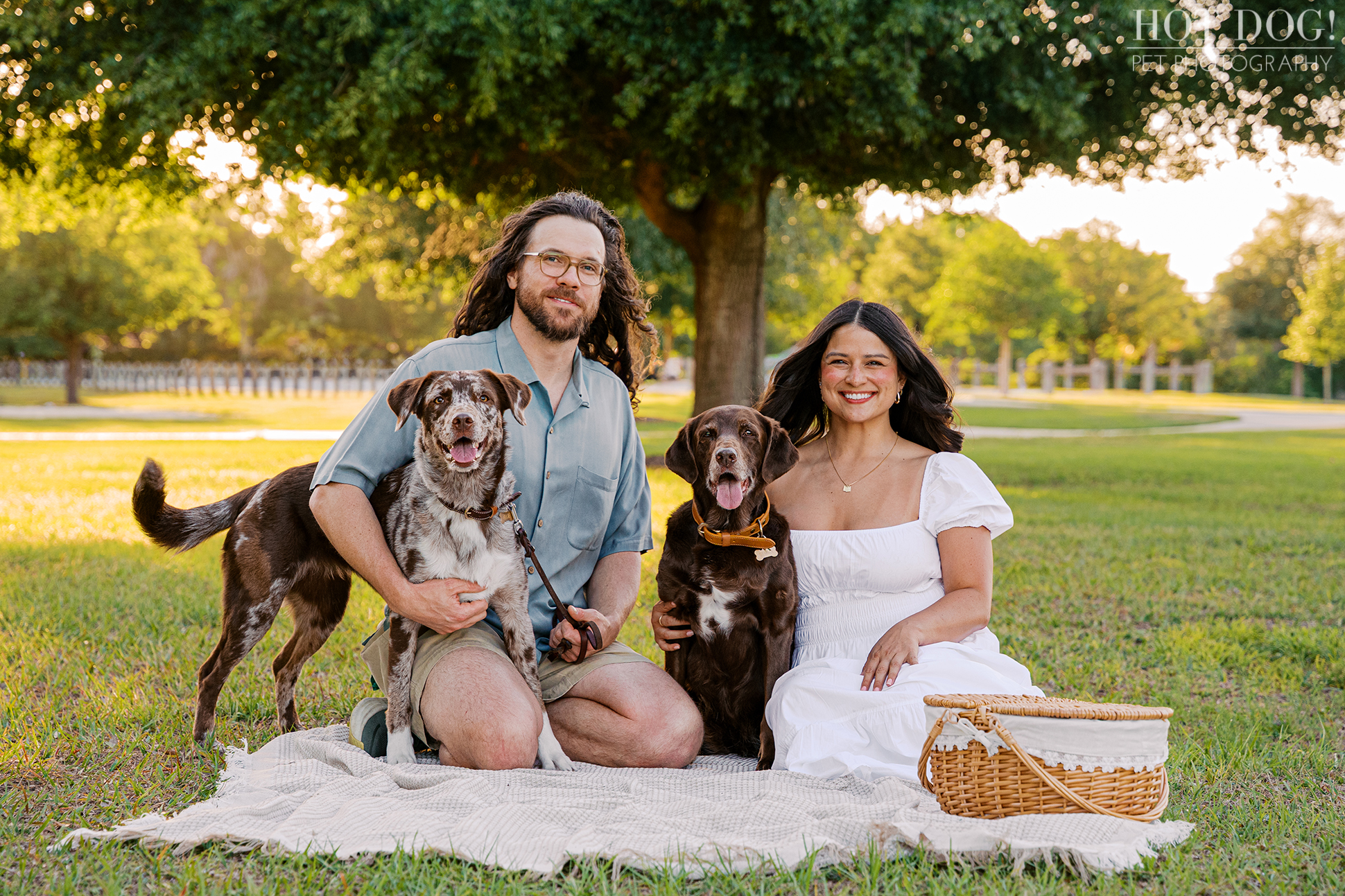 Anne, Jared, Gemma, and Ellie pose together beneath a large oak tree during a golden-hour family pet photography session in Orlando.